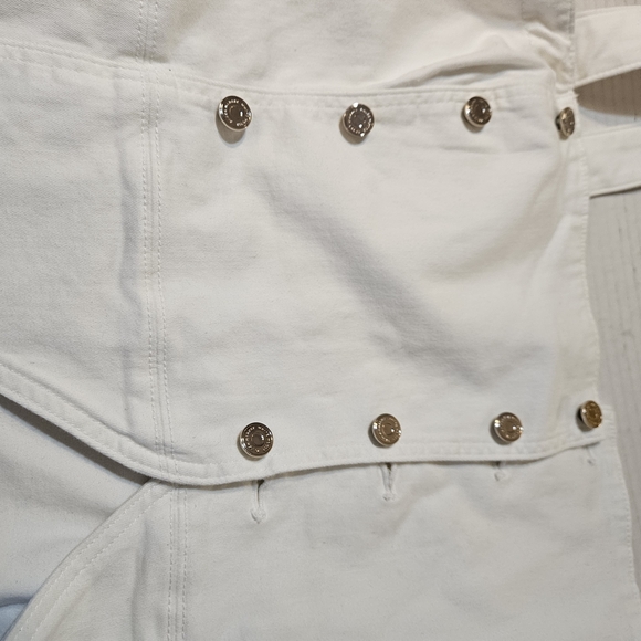 Stylish White Buttoned Top - Picture 4 of 12